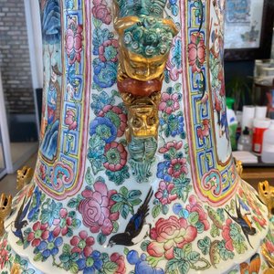 A pair of massive Chinese famille rose vases, 19th C. — photo 45