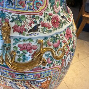 A pair of massive Chinese famille rose vases, 19th C. — photo 77