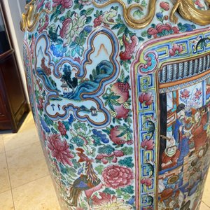 A pair of massive Chinese famille rose vases, 19th C. — photo 87