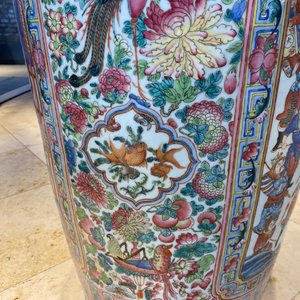 A pair of massive Chinese famille rose vases, 19th C. — photo 88