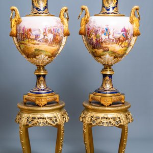 A pair of massive French Sèvres-style vases with gilded bronze mounts, signed Desprez, 19th C. — 照片 16