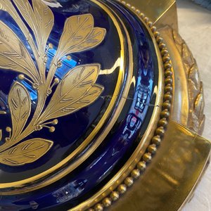 A pair of massive French Sèvres-style vases with gilded bronze mounts, signed Desprez, 19th C. — 照片 33