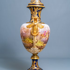 A pair of massive French Sèvres-style vases with gilded bronze mounts, signed Desprez, 19th C. — 照片 4