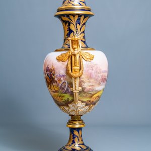 A pair of massive French Sèvres-style vases with gilded bronze mounts, signed Desprez, 19th C. — 照片 6