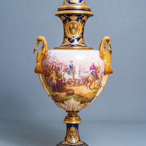 A pair of massive French Sèvres-style vases with gilt bronze mounts, signed Desprez, 19th C. — photo 3