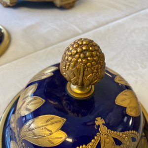 A pair of massive French Sèvres-style vases with gilt bronze mounts, signed Desprez, 19th C. — photo 46