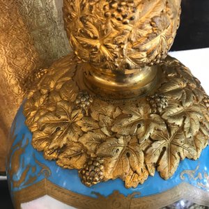 A pair of massive gilt bronze-mounted Sèvres porcelain ewers and a jardinière, France, 19th C. — 照片 25