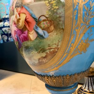 A pair of massive gilt bronze-mounted Sèvres porcelain ewers and a jardinière, France, 19th C. — 照片 58