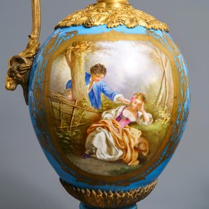 A pair of massive gilt bronze-mounted Sèvres porcelain ewers and a jardinière, France, 19th C. — 照片 7