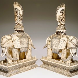 A pair of massive ivory groups of Guanyin seated on an elephants, 19th C. — photo 1
