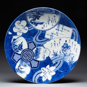 A pair of massive Japanese blue and white dishes, Meiji, 19th C. — 照片 2