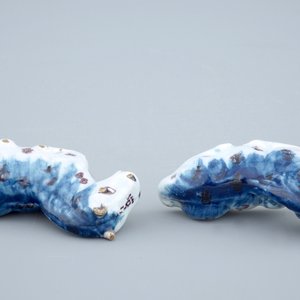 A pair of miniature polychrome Dutch Delft models of horses, 18th C. — 照片 3