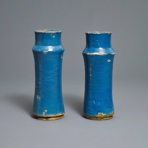 A pair of monochrome blue albarelli, Spain, 17th C. — 照片 3