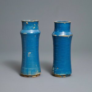 A pair of monochrome blue albarelli, Spain, 17th C. — 照片 6