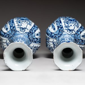 A pair of monumental blue and white Delftware vases, Desvres, ca. 1900 — photo 7