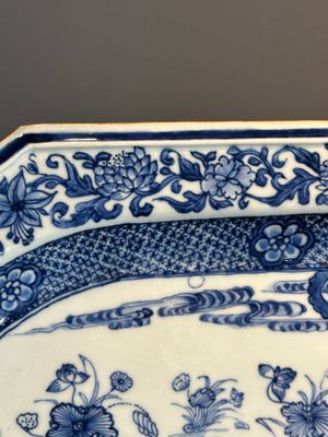 A pair of octagonal Chinese blue and white 'court ladies' dishes, Yongzheng — photo 16