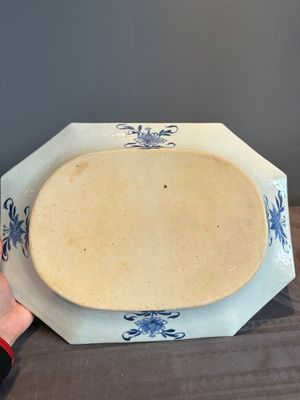 A pair of octagonal Chinese blue and white 'court ladies' dishes, Yongzheng — photo 7