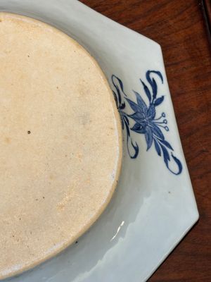 A pair of octagonal Chinese blue and white 'Xi Xiang Ji' dishes and a pair of famille rose dishes, Yongzheng — 照片 29