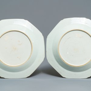 A pair of octagonal Chinese famille rose English market armorial plates, Qianlong — 照片 2