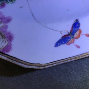 A pair of octagonal Chinese famille rose English market armorial plates, Qianlong — 照片 5