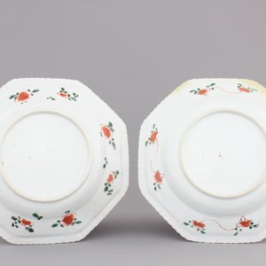 A pair of octagonal Chinese famille verte porcelain plates, Kangxi, ca. 1700 — photo 2