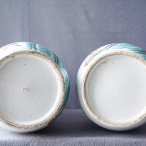 A pair of of Chinese famille rose rouleau 'court scene' vases, 19th C. — photo 10