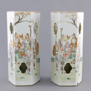 A pair of open-worked hexagonal Chinese Qianjian style hat stands, 19/20th C. — photo 1