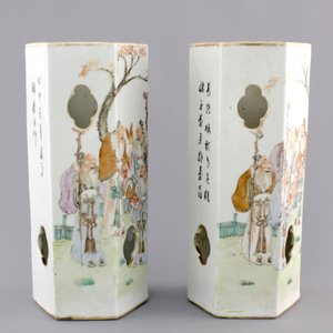 A pair of open-worked hexagonal Chinese Qianjian style hat stands, 19/20th C. — photo 2