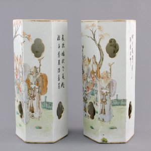 A pair of open-worked hexagonal Chinese Qianjian style hat stands, 19/20th C. — photo 6