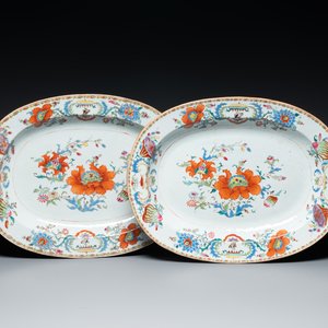 A pair of oval Chinese famille rose 'Pompadour' dishes, Qianlong, ca. 1745 — 照片 1