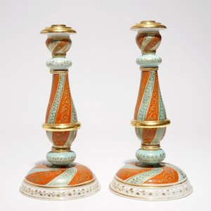 A pair of Paris porcelain candlesticks, Jacob Petit, 19th C. — 照片 1