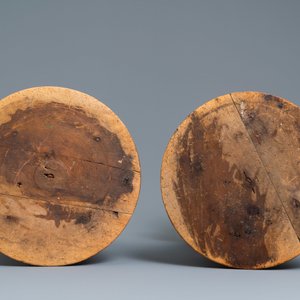 A pair of patinated coniferous wood candle supports in the shape of kneeling Moors, Venice, Italy, 17/18th C. — photo 7
