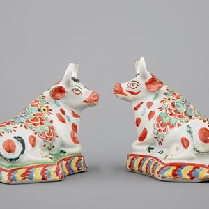 A pair of petit feu polychrome Dutch Delft cows, 18th C. — 照片 4