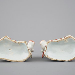 A pair of petit feu polychrome Dutch Delft cows, 18th C. — 照片 5