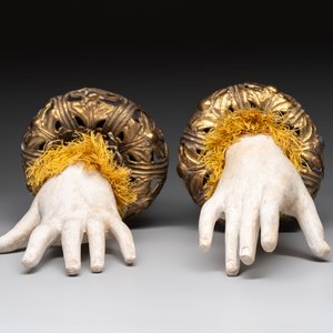 A pair of plaster hands with gilt-bronze cuffs and fabric adornments, Italy, 19th C. — foto 7