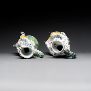 A pair of polychrome Brussels faience 'Jacqueline et Jacquot' table fountains, late 18th C. — foto 6
