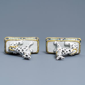A pair of polychrome Brussels faience models of greyhounds, ca. 1800 — photo 7