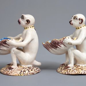 A pair of polychrome Brussels faience monkey-shaped salts, 18th C. — 照片 5