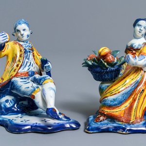 A pair of polychrome Dutch Delft allegorical figures, 18th C. — 照片 1