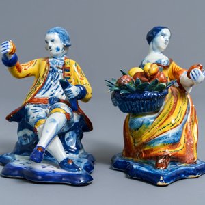 A pair of polychrome Dutch Delft allegorical figures, 18th C. — 照片 5