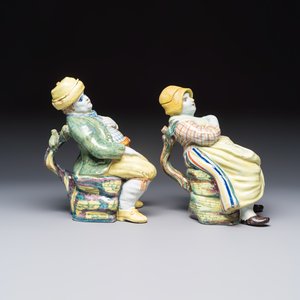 A pair of polychrome Dutch Delft 'Bobbejak' ewers and covers — photo 5