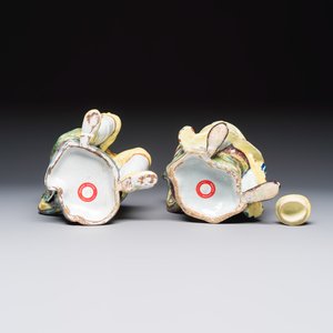 A pair of polychrome Dutch Delft 'Bobbejak' ewers and covers — photo 7