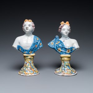 A pair of polychrome Dutch Delft busts on bases imitating marble, 18th C. — 照片 2
