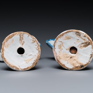 A pair of polychrome Dutch Delft busts on bases imitating marble, 18th C. — 照片 6