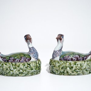 A pair of polychrome Dutch Delft butter tubs shaped as plovers, 18th C. — 照片 2