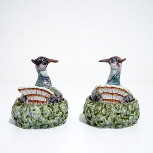 A pair of polychrome Dutch Delft butter tubs shaped as plovers, 18th C. — 照片 5