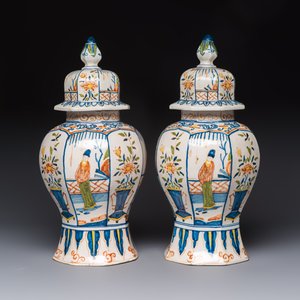A pair of polychrome Dutch Delft chinoiserie vases, Tichelaar, Makkum, Friesland, 19/20th C. — 照片 2