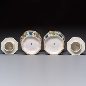 A pair of polychrome Dutch Delft chinoiserie vases, Tichelaar, Makkum, Friesland, 19/20th C. — 照片 7