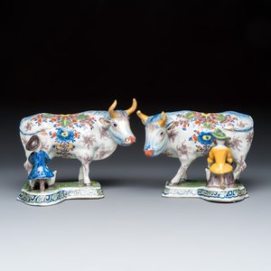 A pair of polychrome Dutch Delft 'cow Milkers' groups — foto 3
