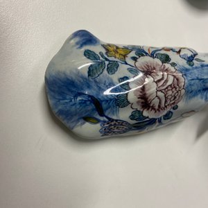 A pair of polychrome Dutch Delft cow-shaped tureens, 18th C. — 照片 22